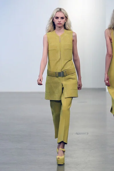 Look 10